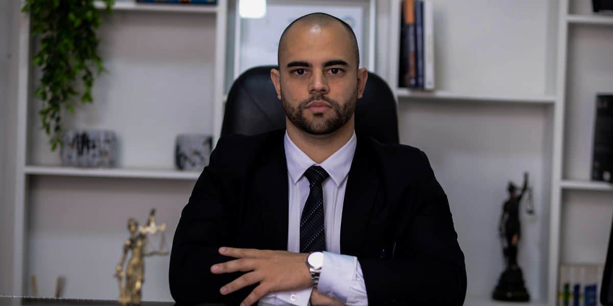 Dr. Renan Gaudereto Teixeira - Advogado Criminalista